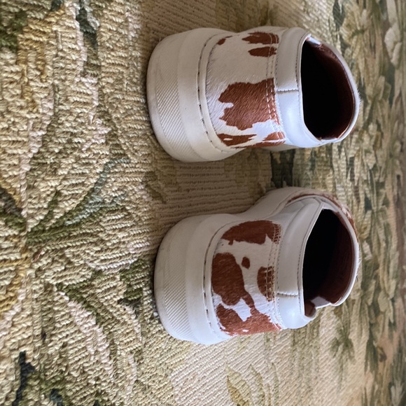 Vionic Cow Print Loafer - Picture 4 of 6